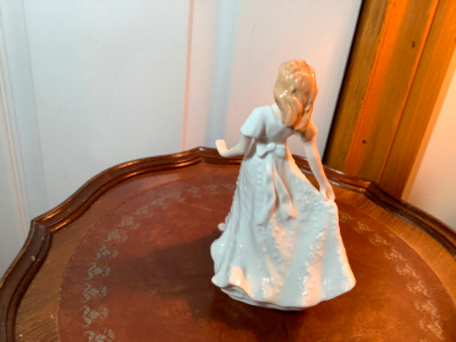 Royal Doulton’s China Figurine “Friendship”  in Arts & Collectibles in Belleville - Image 3