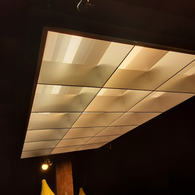 3  or 4 florescent lights  in Indoor Lighting & Fans in Charlottetown - Image 2