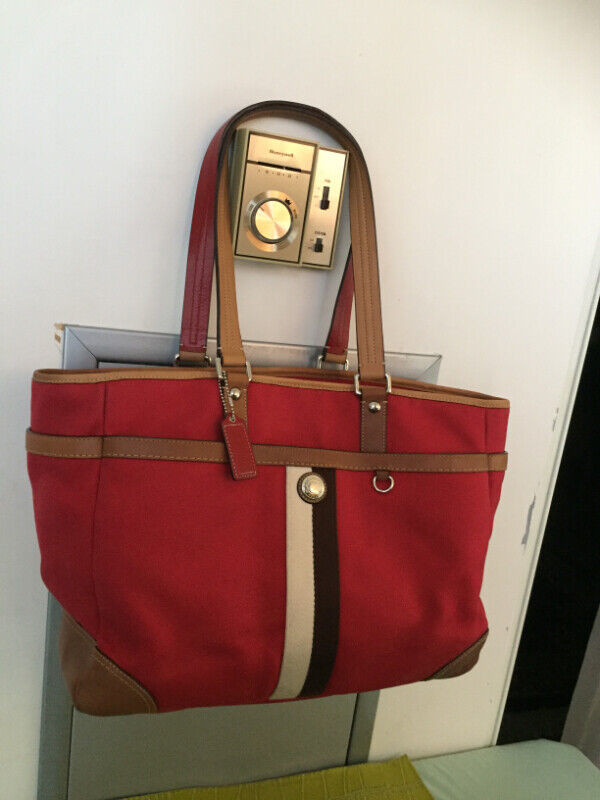 Coach Red Canvas Leather Multi-Travel Tote + Zippy Wallet in Women's - Bags & Wallets in City of Toronto - Image 3