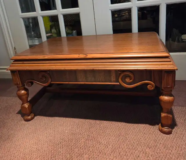 Vintage wooden coffee table by Thomasville in Coffee Tables in City of Toronto - Image 2