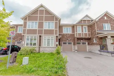 Beautiful and spacious 3-bedroom, 2.5-bath townhome located in the sought-after Willmott area of Mil...