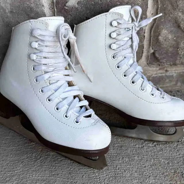 Glacier Jackson Children’s Figure Skates - Size 11 in Skates & Blades in Kitchener / Waterloo - Image 2