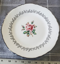 Vintage Rose Of Tralee dinner plate By Sovereign Potter's