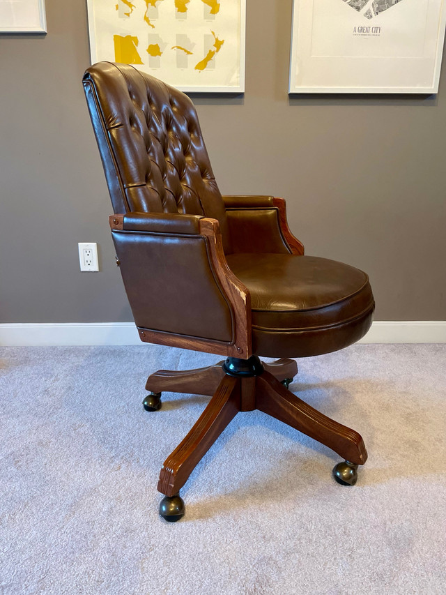 Vintage Office Desk Chair - brown leather and solid wood  in Chairs & Recliners in Edmonton - Image 2