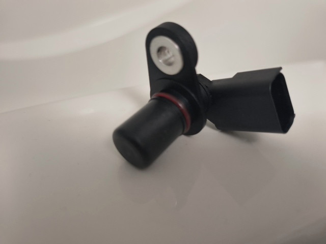 Crankshaft Sensor - PC484 in Engine & Engine Parts in City of Toronto