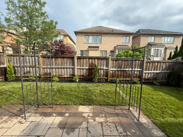 Landscaping - Sod - Gardening - Planting - Mulching - Cleanups