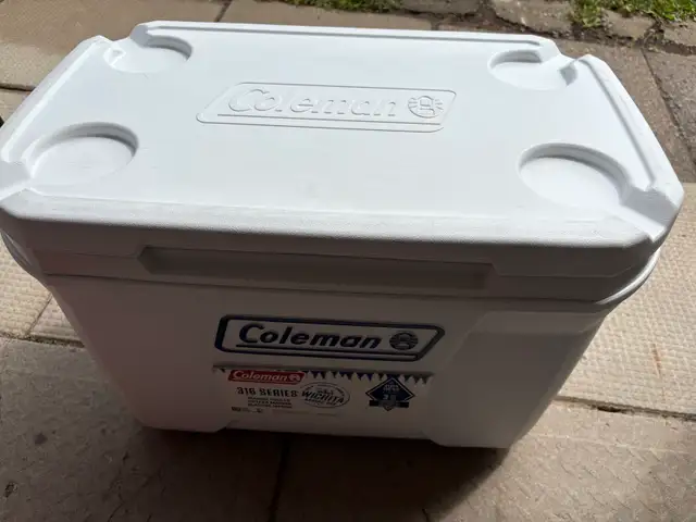 Coleman 316 series marine cooler 52 quart 577399359632189441