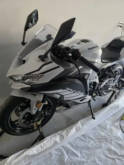 Brand new zx-4rr and gear