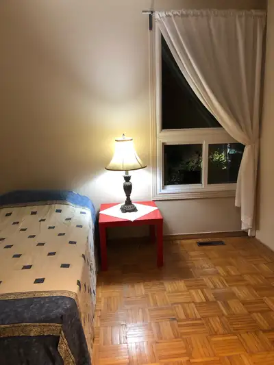A Furnished Room For Student(s) in a Quiet & Clean House With Unlimited Wireless High Speed Internet...