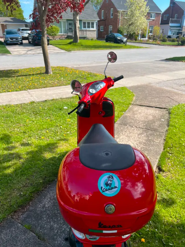 2005 Vespa ET4 150cc Scooter in Scooters & Pocket Bikes in St. Catharines - Image 6