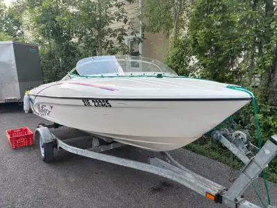 Enjoy the long weekend on the water 1995 bayliner reflexx jet 90HP 14.5ft Fun jet boat many uses. Bo...