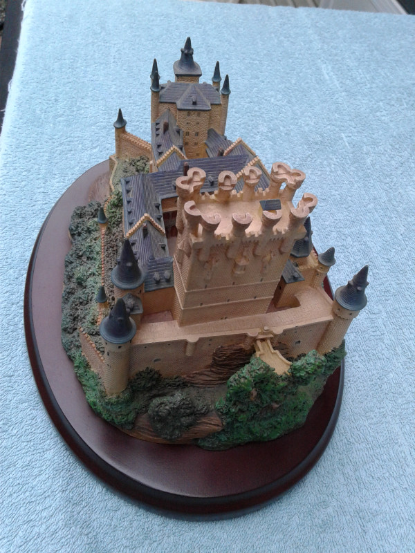 Castles  of the World by Lenox . Five different castles in Hobbies & Crafts in Nanaimo - Image 4