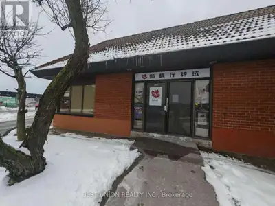 Corner unit with excellent natural lighting. It features two separate offices that share a restroom...