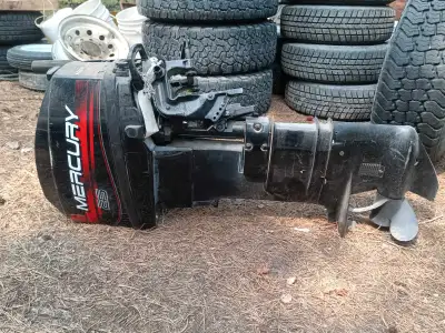 Mercury 25hp long shaft outboard motor 2 stroke Can come with a tank Runs good. Propellor and skeg a...