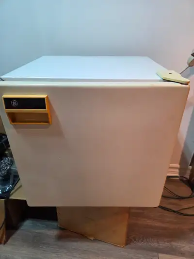 petit réfrigérateur pour camping . Fonction très bien.