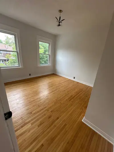 Kensington market upper unit