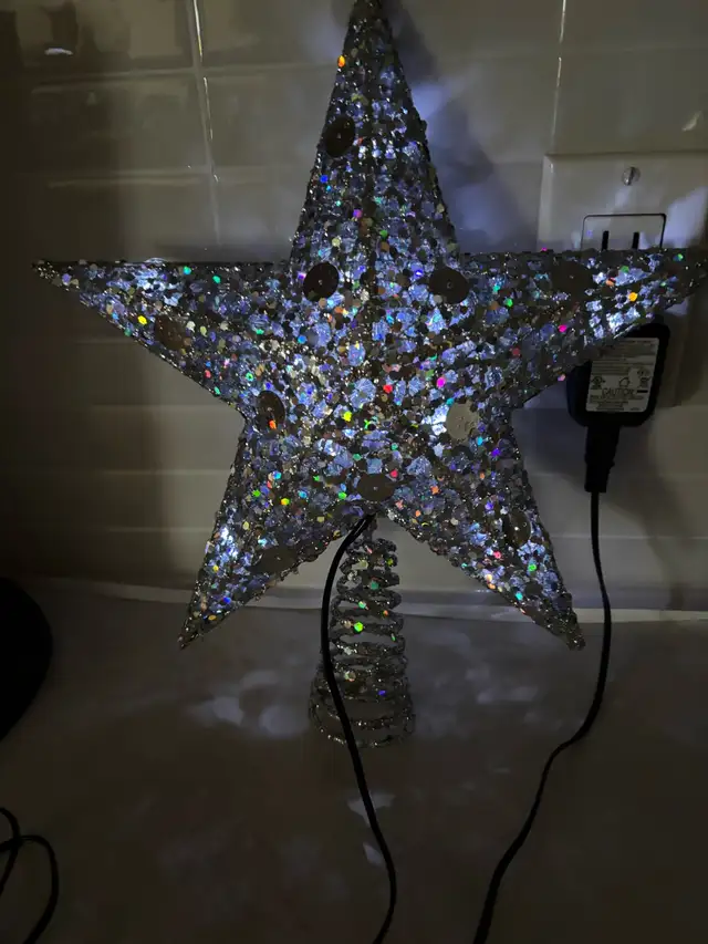 Beautiful black half Christmas Tree with lights and decorations in Holiday, Event & Seasonal in Gatineau - Image 4