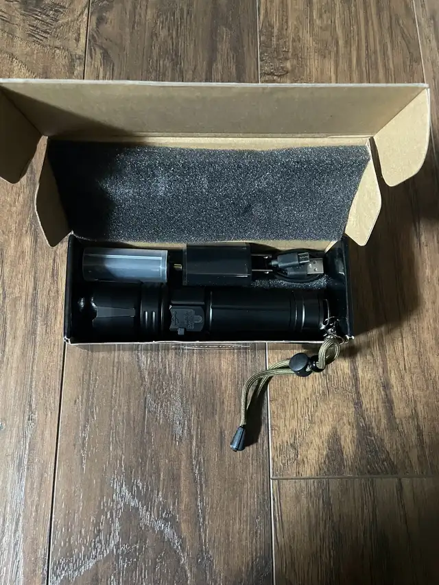 High-intensity flashlight.600502856121077761
