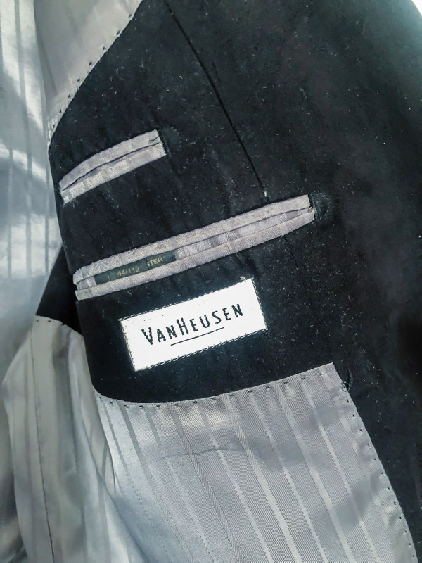 Van Heusen Mens Jacket Size: 44 in Men's in Hamilton - Image 2