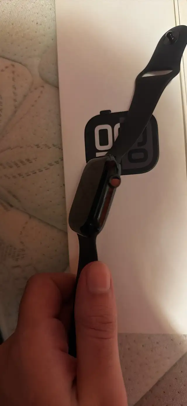 Apple Watch Series 10 46MM in General Electronics in Ottawa - Image 5