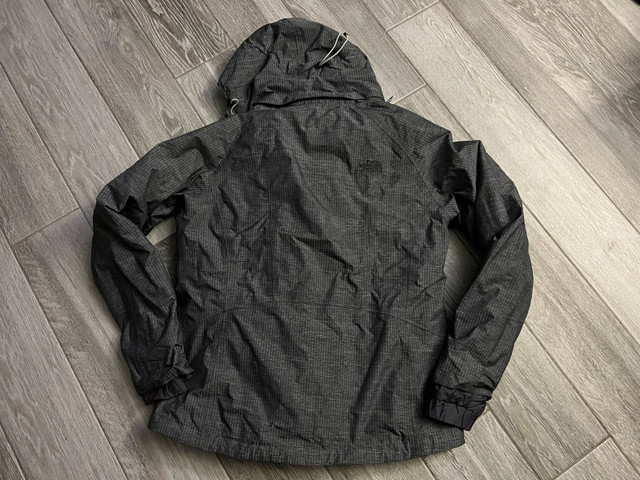 North Face Women Hooded Jacket  in Arts & Collectibles in City of Toronto - Image 2