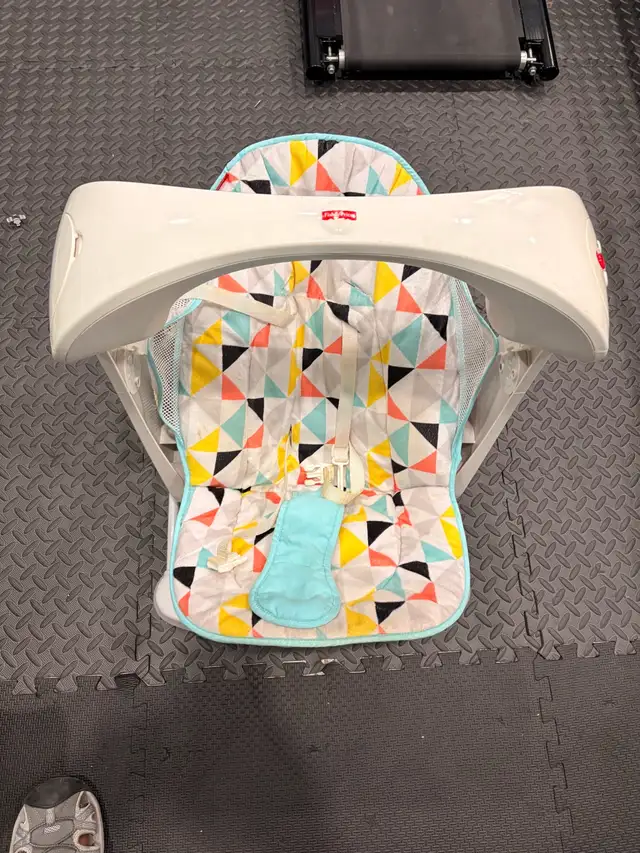 Used Kid rocker easy to carry operates in battery  in Playpens, Swings & Saucers in Kitchener / Waterloo - Image 4