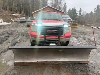 2008 sierra 2500 duramax comes with 8ft snoway plow 200000km Body little ruff Brand new winter tires...