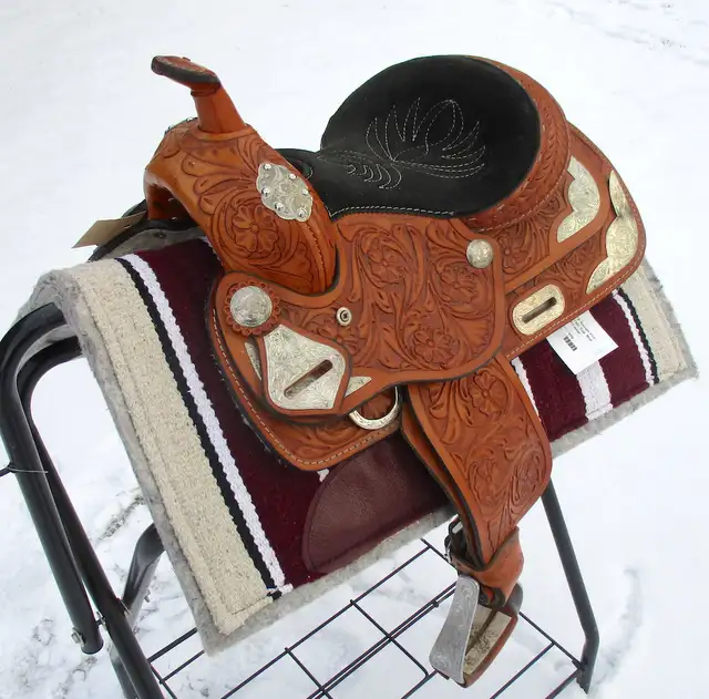 USED 10" MINI SHOW SADDLE in Equestrian & Livestock Accessories in Dawson Creek - Image 6