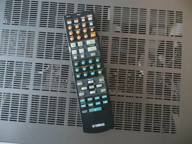 YAMAHA HRT-5750 RECEIVER in Stereo Systems & Home Theatre in Kitchener / Waterloo - Image 3