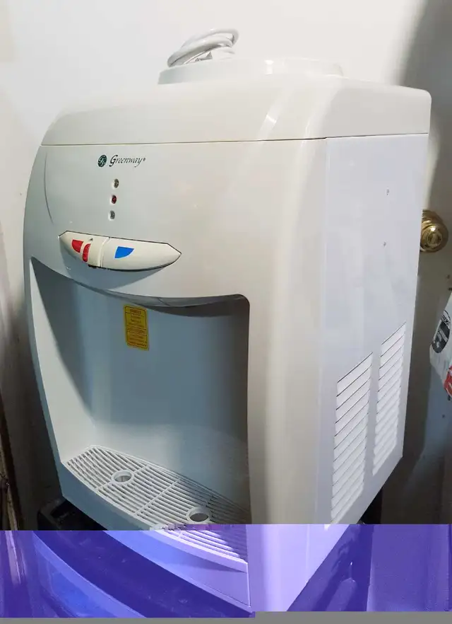 Hot and Cold water dispenser in Refrigerators in Kitchener / Waterloo - Image 3