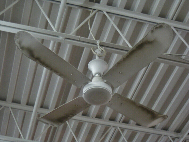 Ventilateur de plafond Industriel à 4 pales dans Éclairage intérieur et plafonniers  à Ville de Montréal