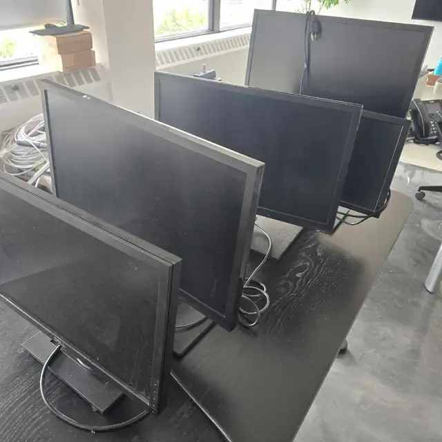 5 Telephone Ip / 5 moniteurs /  2 imprimantes @ 280$ in General Electronics in City of Montréal - Image 2