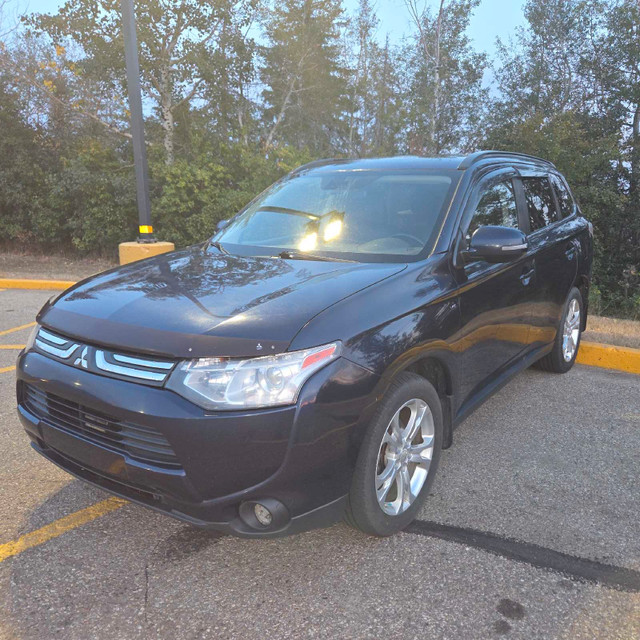 2014 Mitsubishi Outlander in Cars & Trucks in Red Deer - Image 2