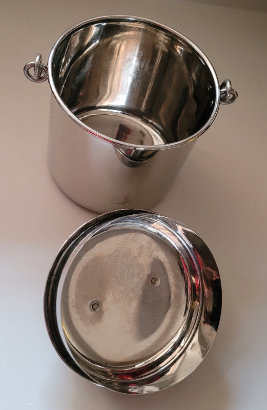 Vintage  Stainless Steel Small Food/ Milk Pail with Lid in Arts & Collectibles in Oshawa / Durham Region - Image 4