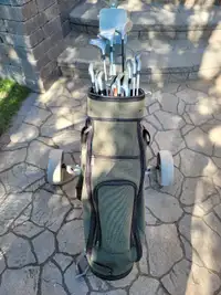 Right handed golf set with bag and pull cart
