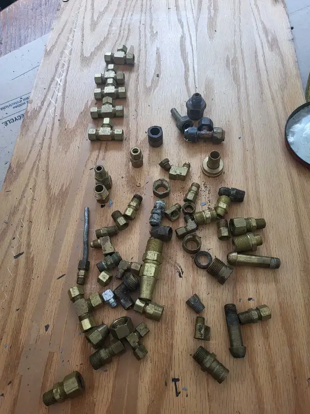 Assorted Brass Fittings in Other in Belleville - Image 3