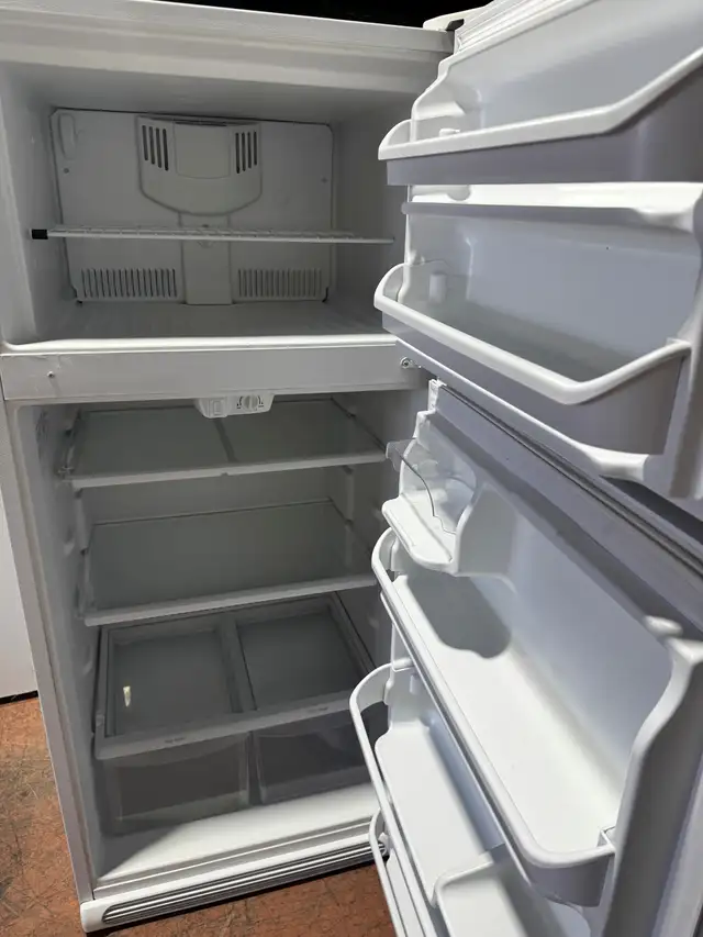 Réfrigérateur 30po Blanc | KATR1816MW6 - Kelvinator *** USAGÉ ** in Refrigerators in Laval / North Shore - Image 3