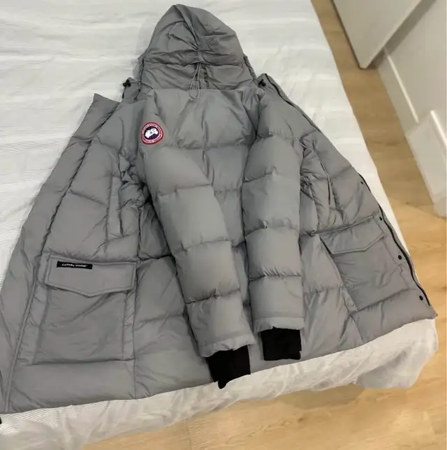 Canada Goose Grey Winter Jacket in Women's - Tops & Outerwear in Calgary - Image 6