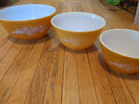 Vintage Pyrex, orange, gold butterfly mixing bowls