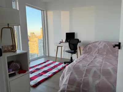 Downtown Toronto / Ontario Lake & City View Large Furnished Room for Rent in a Luxury Apartment in t...