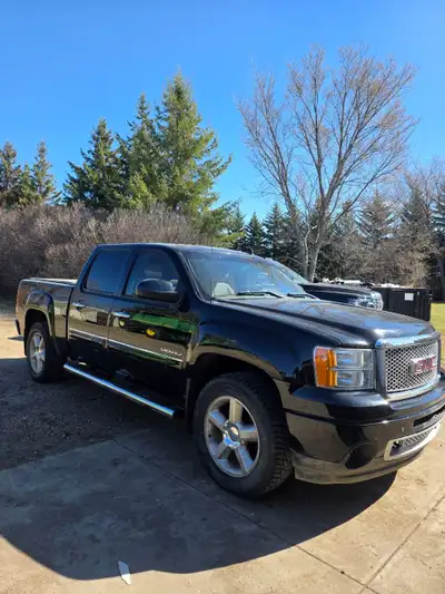2013 GMC Sierra Denali 1500 Located in St Albert, AB Very clean local truck with only 123,000 KM. Re...