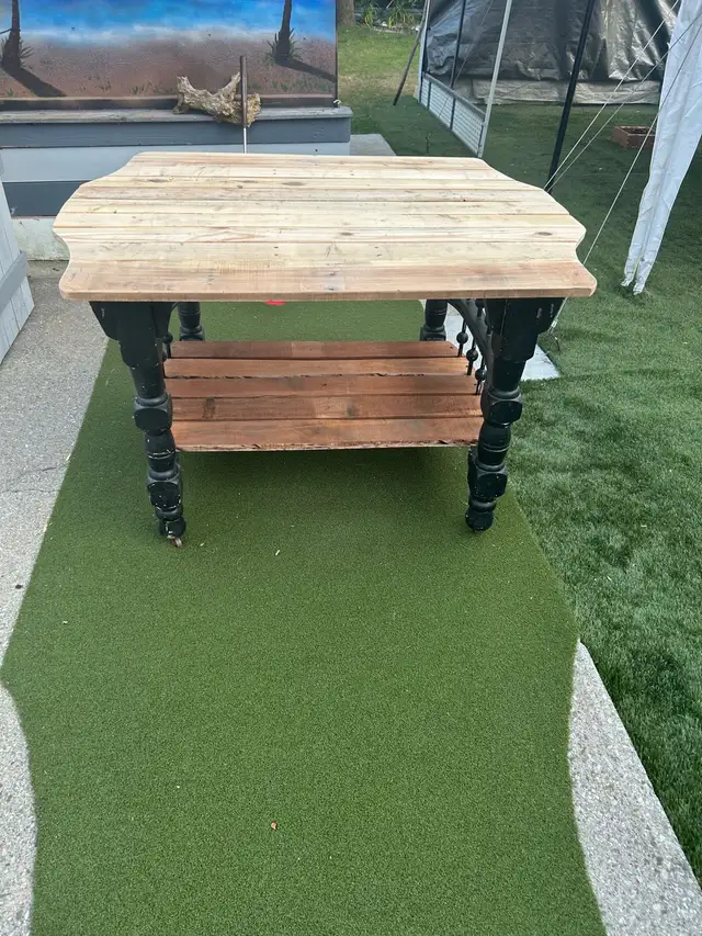 Character table in Other Tables in Sarnia - Image 3