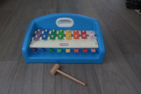 Piano pour enfants Little Tike 1985 ou bingo bouteilles