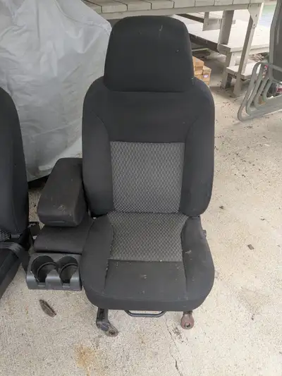 Really nice Canyon or Colorado bucket seats. No rips just need to be cleaned. Could be used in other...