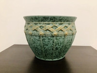 Cache-pot en céramique avec relief vert et doré, 8" L,6" H