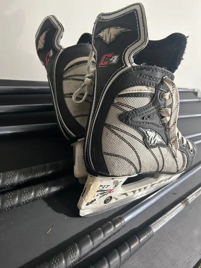 kids hockey skates size 3.5 in Skates & Blades in Guelph - Image 4
