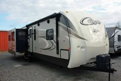 Escape in Style: 2016 Keystone Cougar Lite w/ Polar Package Ready to kick off your summer adventures...