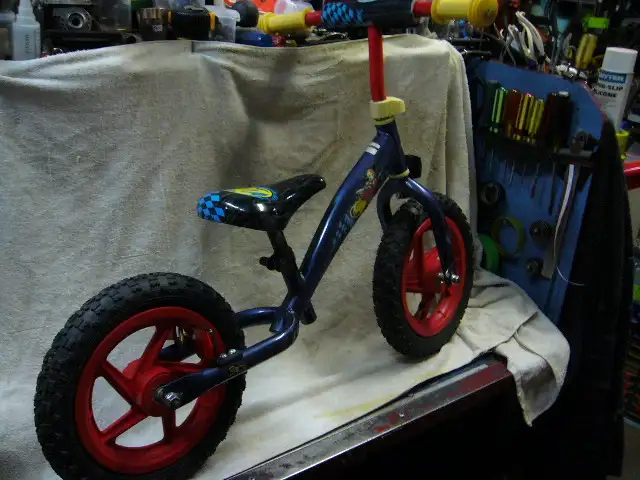 Velo pour debutant sans pedalier, pneus a air 12 po (huffy) in Kids in Longueuil / South Shore - Image 2