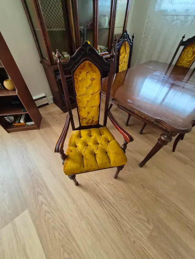 Dining Room Set - FREE in Dining Tables & Sets in Mississauga / Peel Region - Image 7