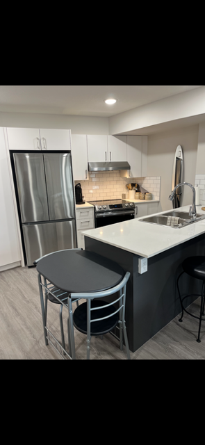 1bdm is located on the 6th floor. This suite faces the East side of the building overlooking the cou...